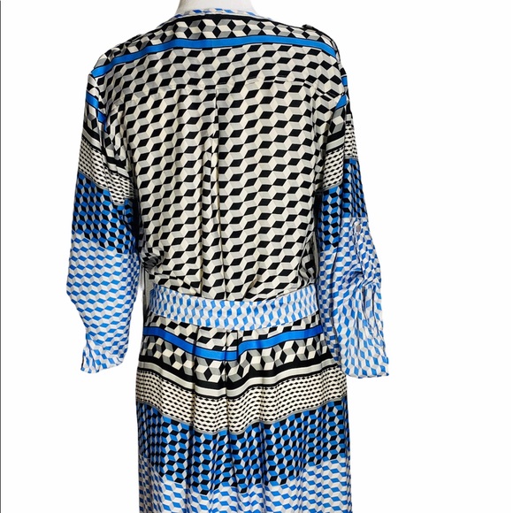 NWT**Gorgeous Belted Shirt Dress**Small - Picture 10 of 11